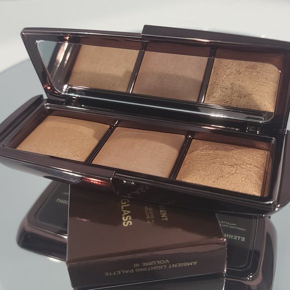 NIB ✅ HOURGLASS (VOLUME III) Ambient Lighting Palette Volume III ✨ BNIB - Picture 9 of 10